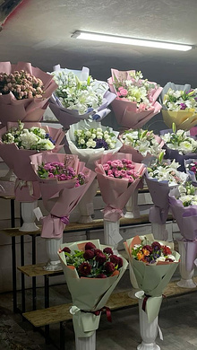 Цветочный магазин в Гатчине.  тр